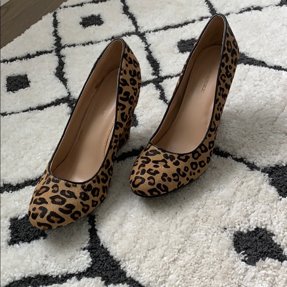 🐆 Leopard print wedge heels - Banana Republic